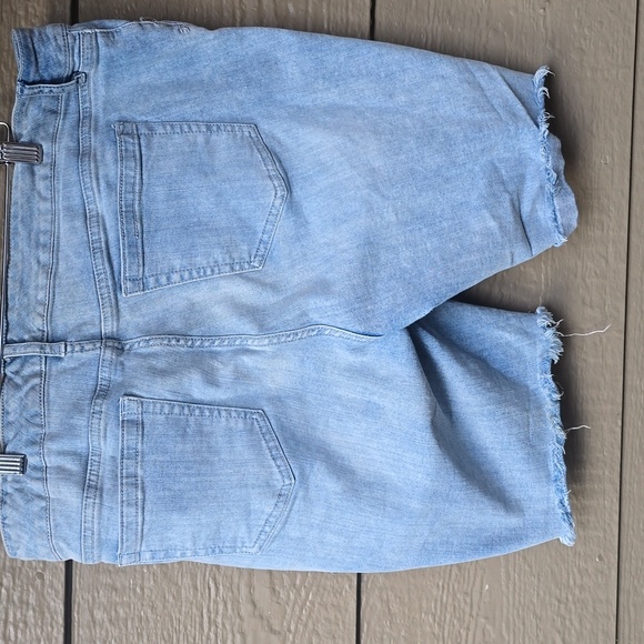 Torrid Boyfriend  Vintage Stret Denim Distructed Bermuda Shorts 18 - Picture 10 of 15